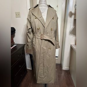 Genuine Burberry trench coat with removable lining